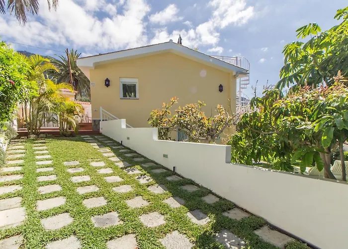 In Protected Space In Front Of The Sea فيلة