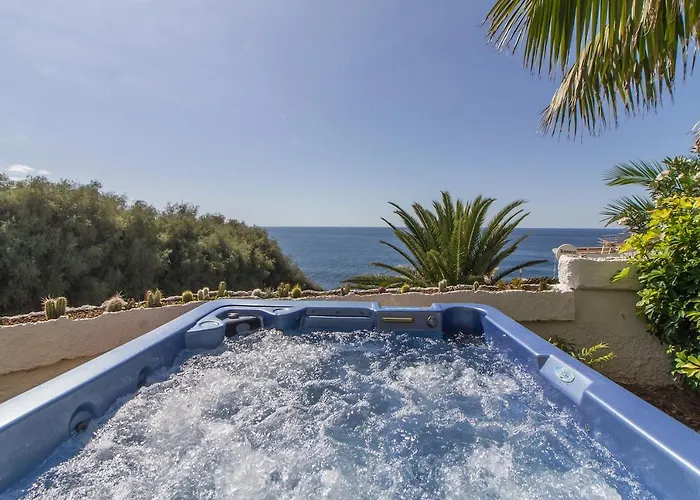 In Protected Space In Front Of The Sea * لوس رياليخوس