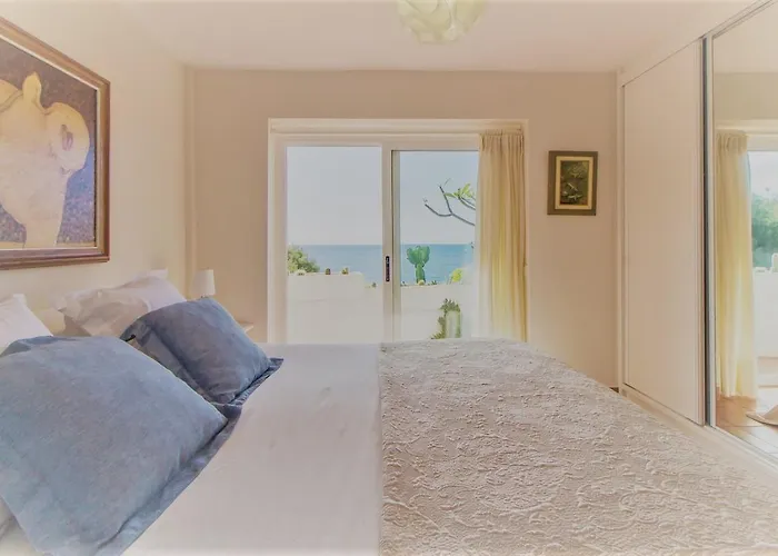 In Protected Space In Front Of The Sea فيلة *